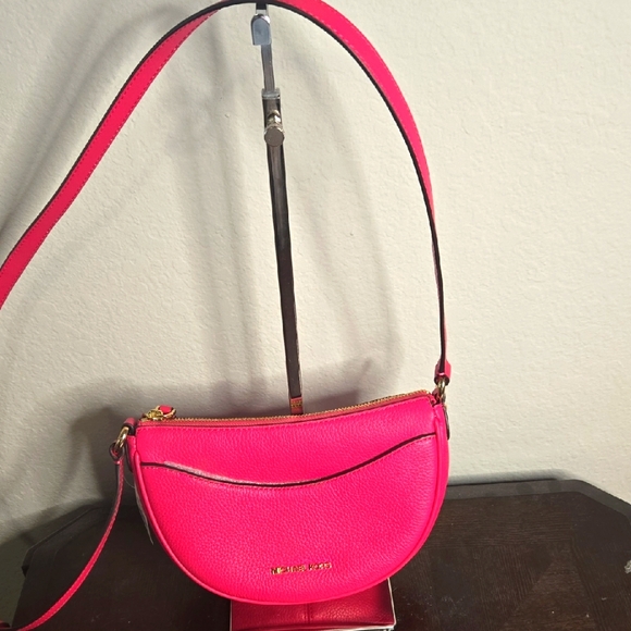 Michael Kors‎ Dover Small Half Moon Crossbody Shoulder Bag NWT - Picture 1 of 6